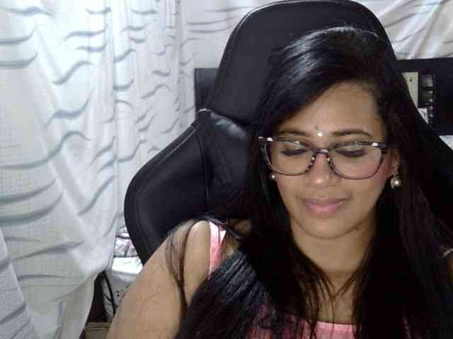 Letty33 webcam