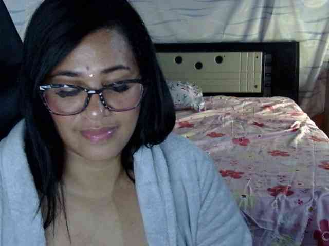Letty33 webcam