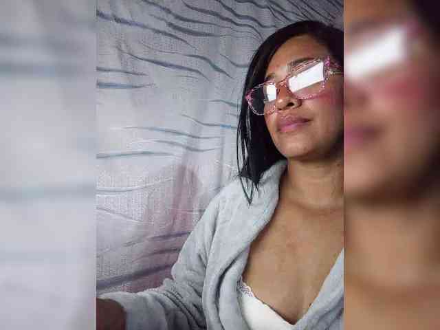 Letty33 webcam