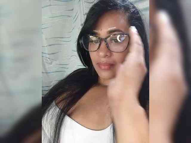 Letty33 webcam