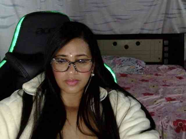 Letty33 webcam