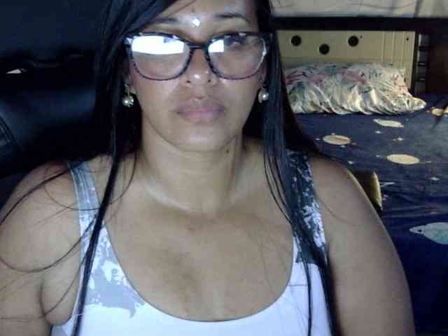 Letty33 webcam