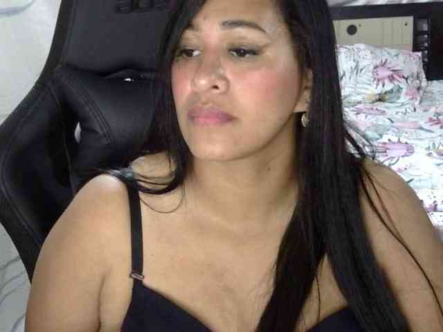 Letty33 webcam
