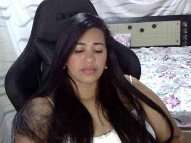 Letty33 webcam
