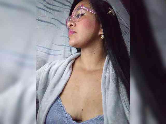 Letty33 webcam