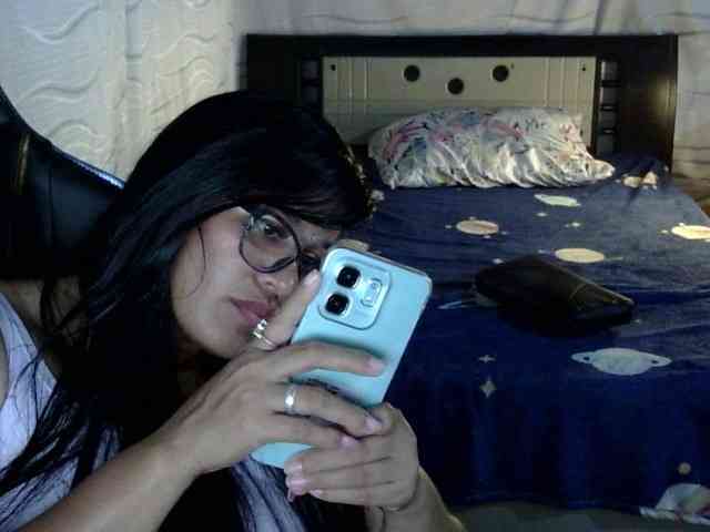 Letty33 webcam
