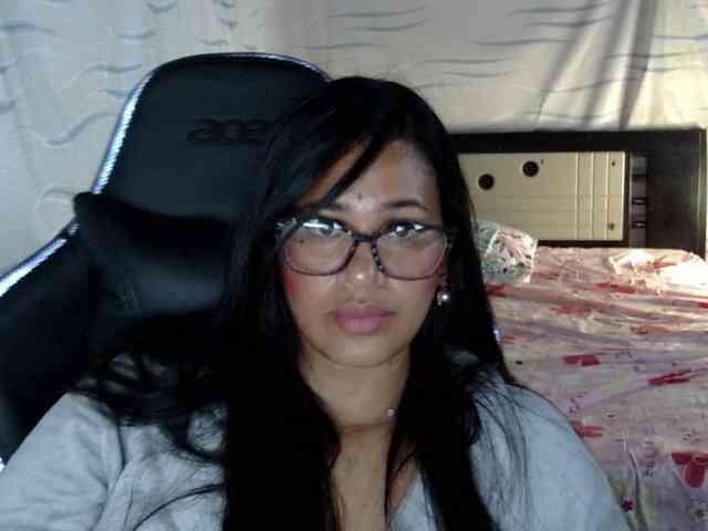 Letty33 webcam