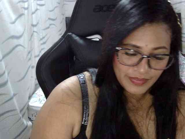 Letty33 webcam