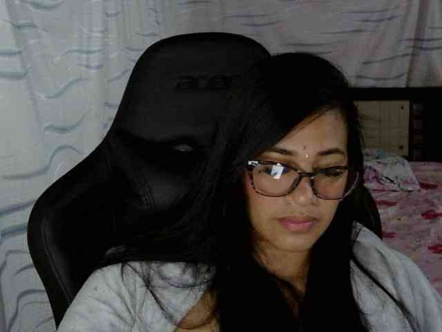 Letty33 webcam