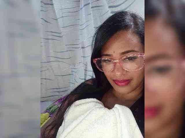 Letty33 webcam