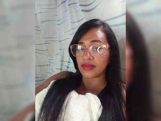 Letty33 webcam