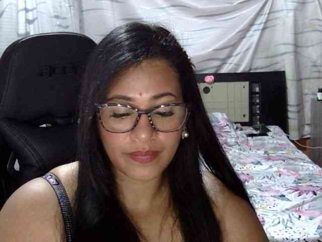 Letty33 webcam
