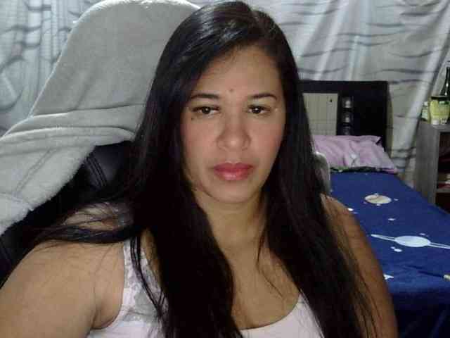 Letty33 webcam