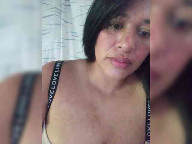 Letty33 webcam