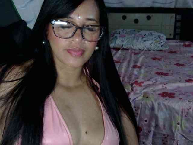 Letty33 webcam