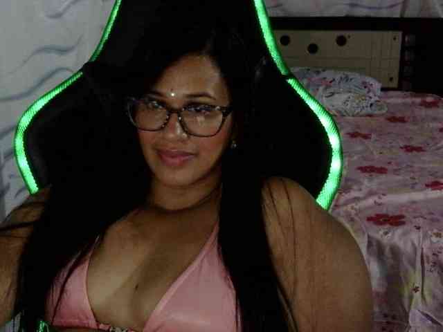 Letty33 webcam