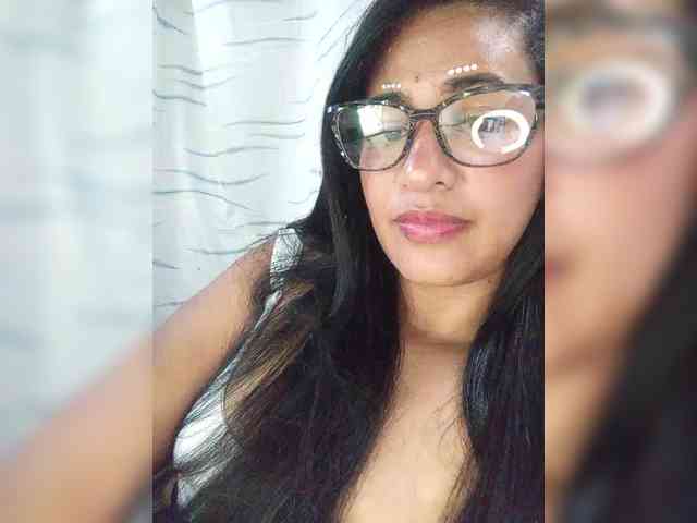 Letty33 webcam