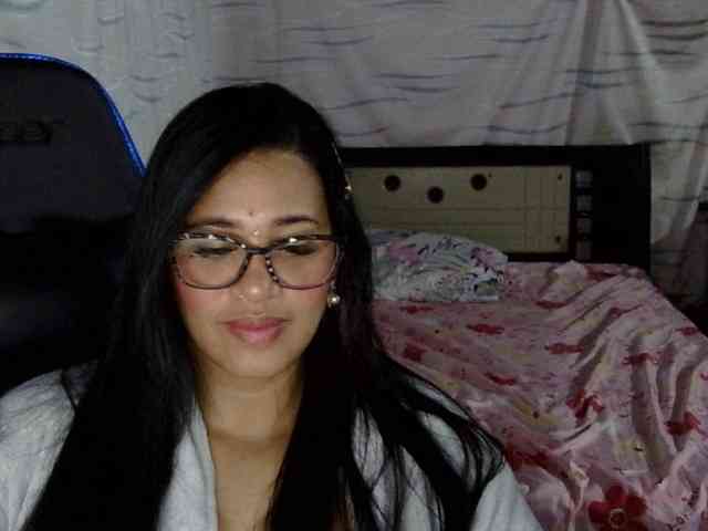 Letty33 webcam