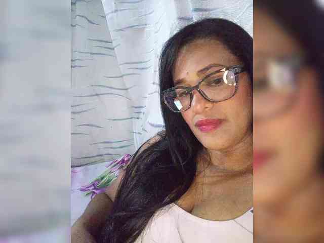 Letty33 webcam