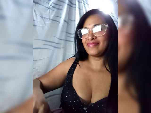 Letty33 webcam