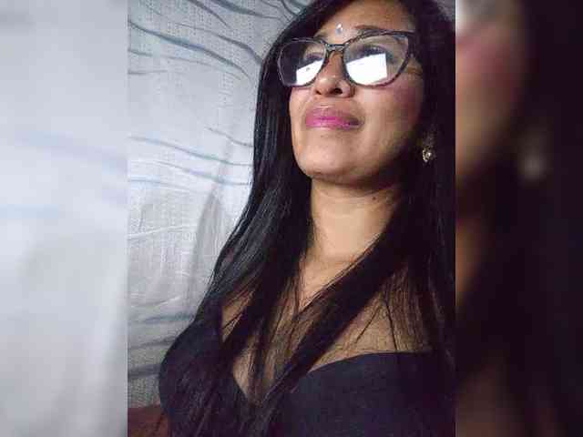 Letty33 webcam