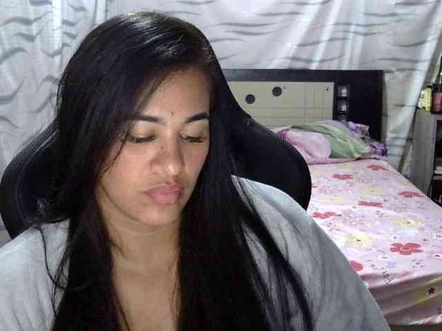 Letty33 webcam