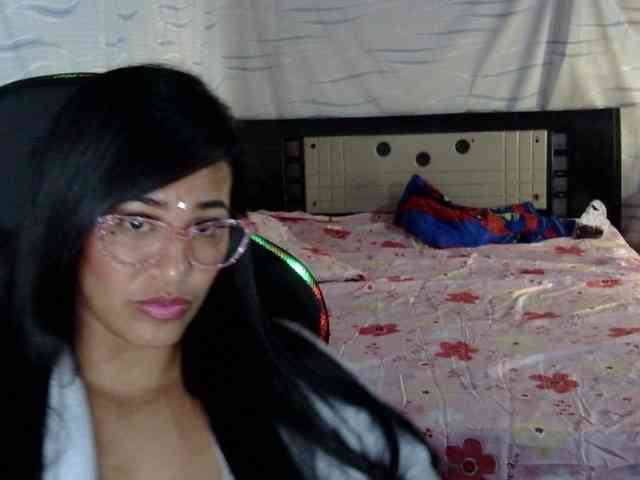 Letty33 webcam