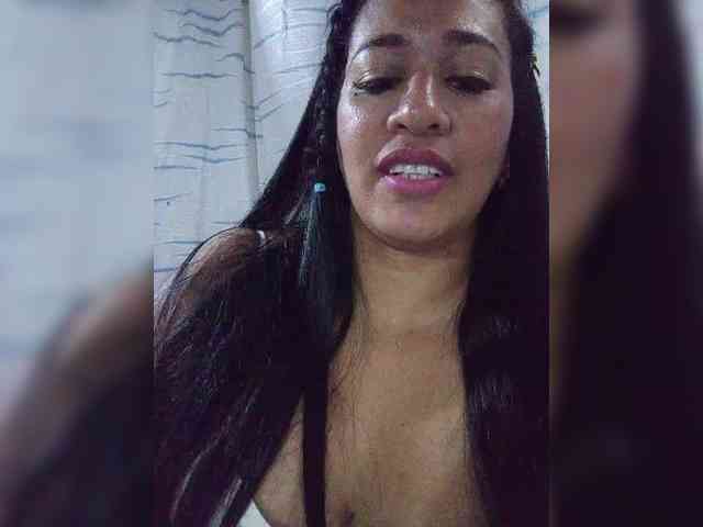 Letty33 webcam