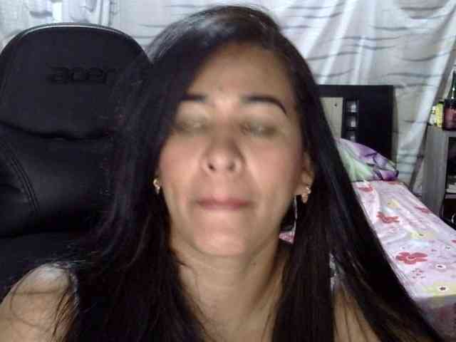 Letty33 webcam