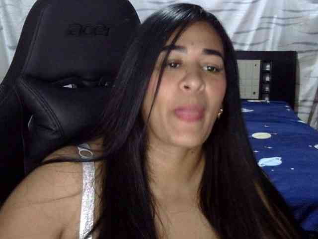 Letty33 webcam