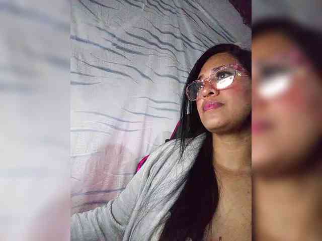 Letty33 webcam