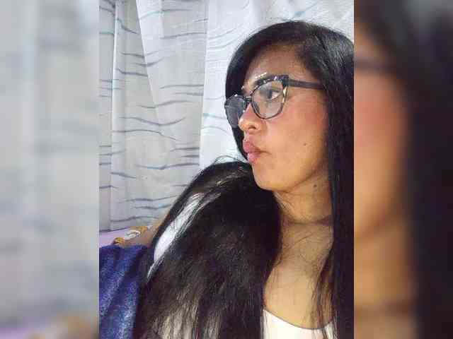 Letty33 webcam