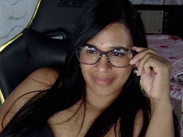 Letty33 webcam