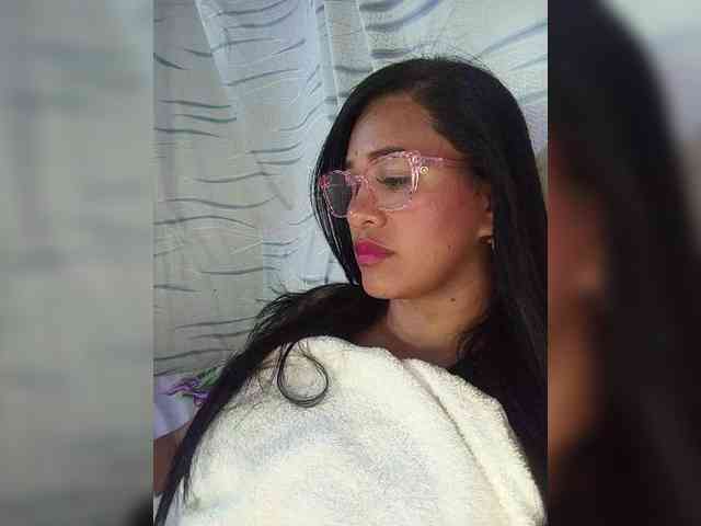 Letty33 webcam