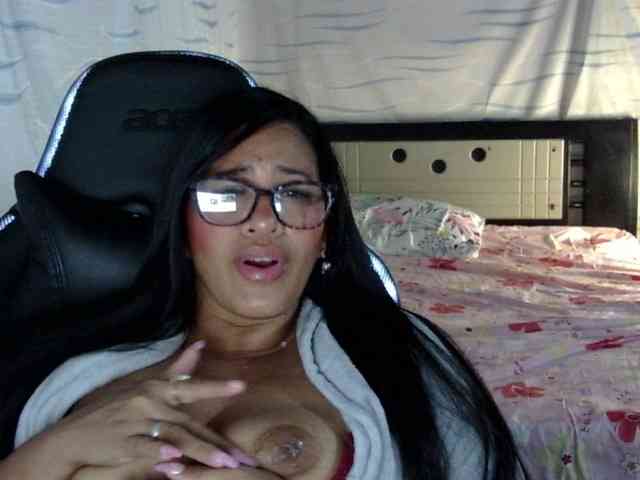 Letty33 webcam