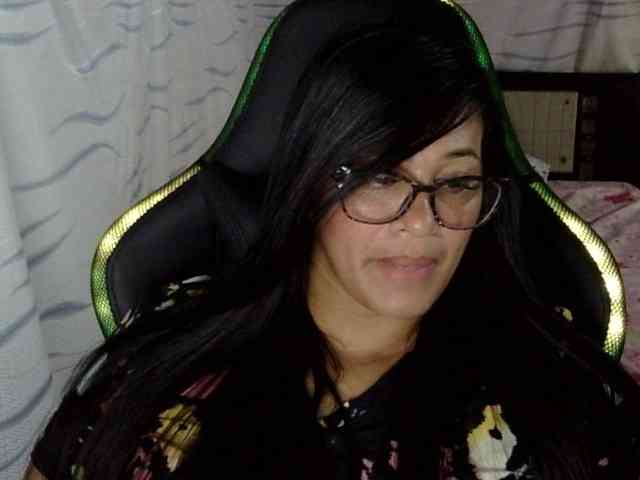 Letty33 webcam