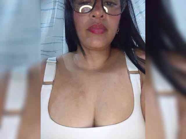 Letty33 webcam