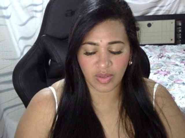 Letty33 webcam