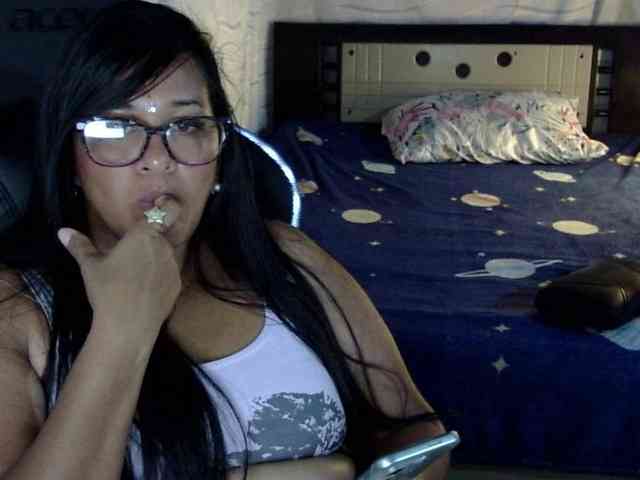 Letty33 webcam