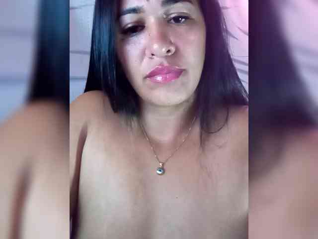 Letty33 webcam