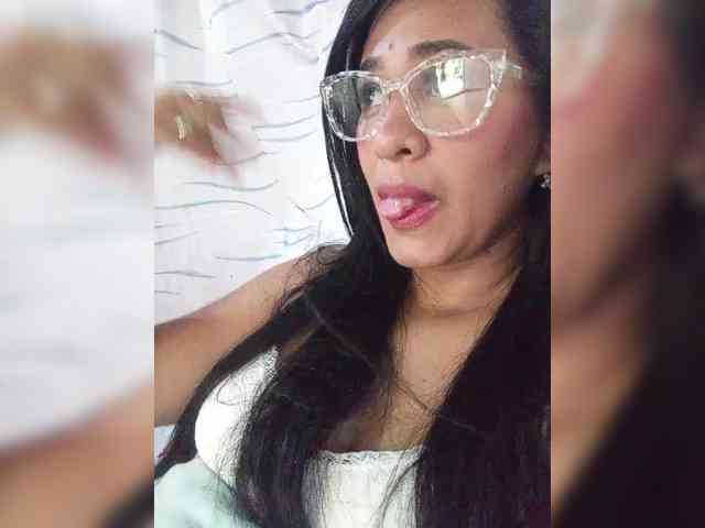 Letty33 webcam