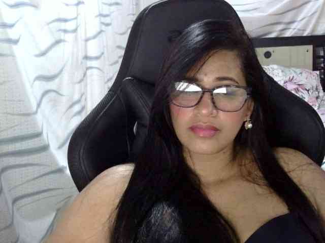 Letty33 webcam
