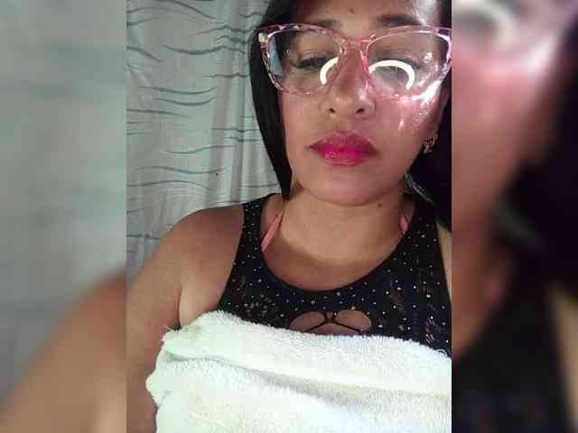Letty33 webcam