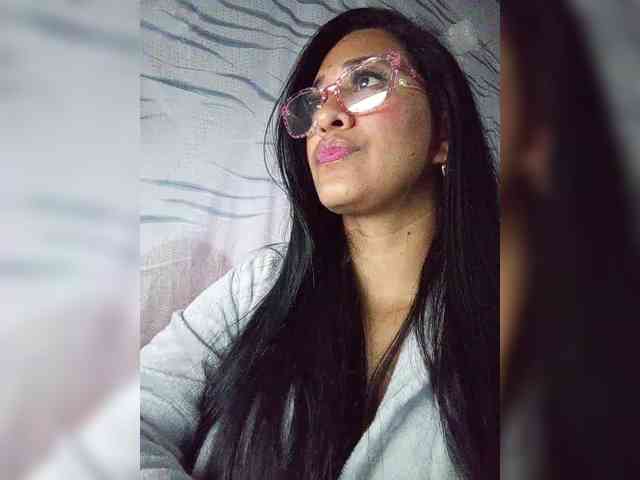 Letty33 webcam