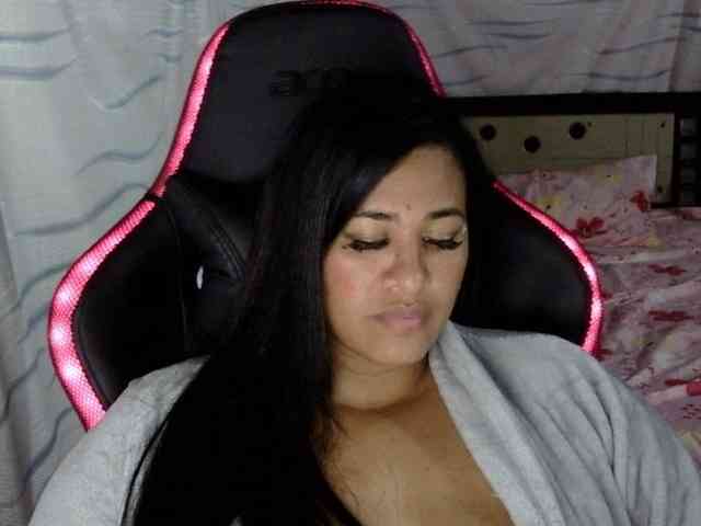 Letty33 webcam