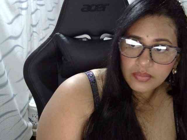 Letty33 webcam