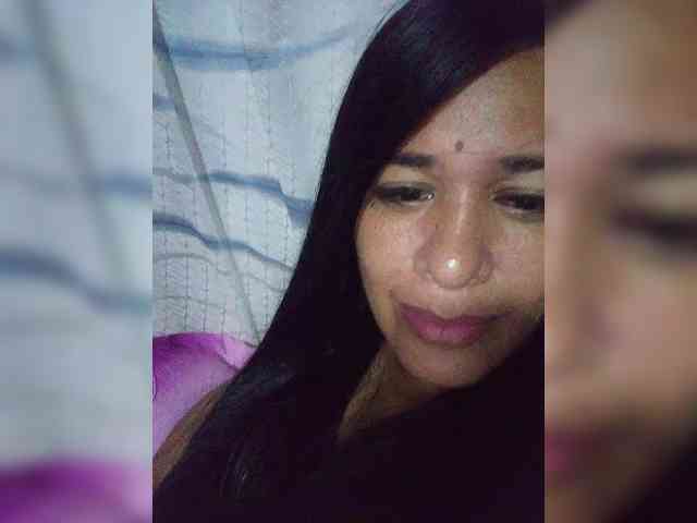 Letty33 webcam