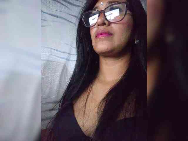 Letty33 webcam