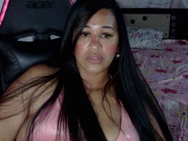 Letty33 webcam