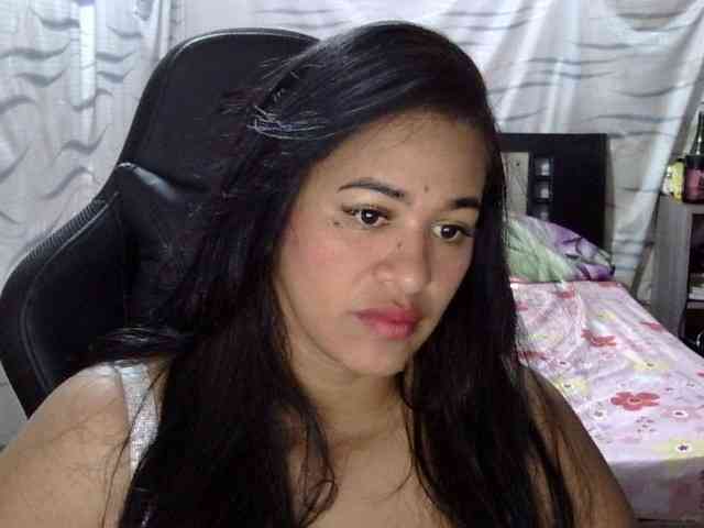 Letty33 webcam